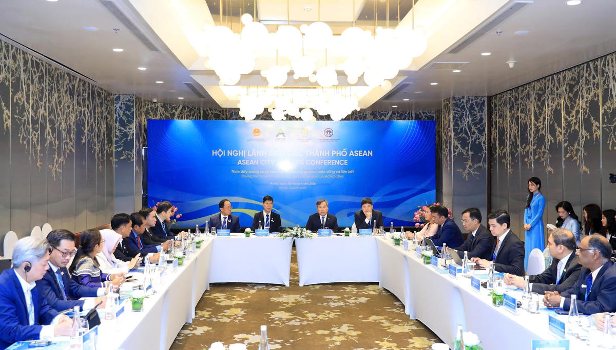 Chủ tịch UBND TP Hà Nội Vũ Đại Thắng tiếp đoàn đại biểu các Thành phố ASEAN tới tham dự Hội nghị Lãnh đạo các Thành phố ASEAN. Ảnh: VT