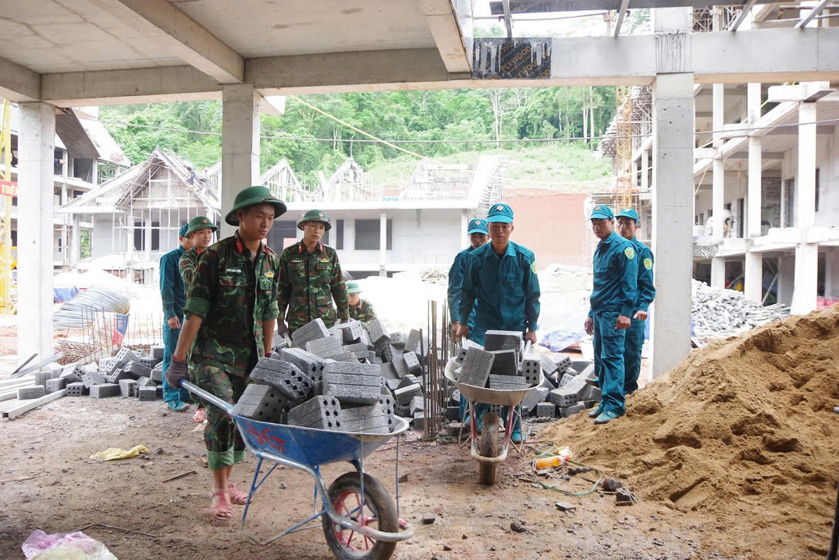 Quảng Trị huy động 300 cán bộ, chiến sĩ hỗ trợ xây dựng trường nội trú