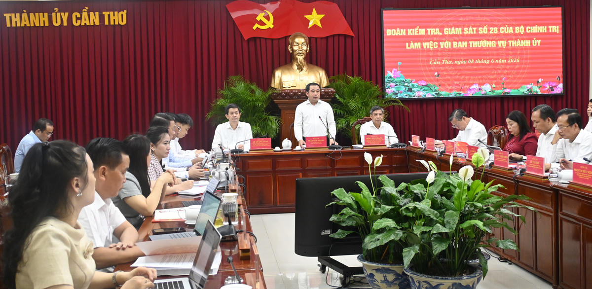 Ông Trần Đức Thắng, Ủy viên Bộ Chính trị, Bí thư Thành ủy Hà Nội, Trưởng đoàn kiểm tra, giám sát số 28 của Bộ Chính trị, phát biểu. Ảnh: Hồng Thắm
