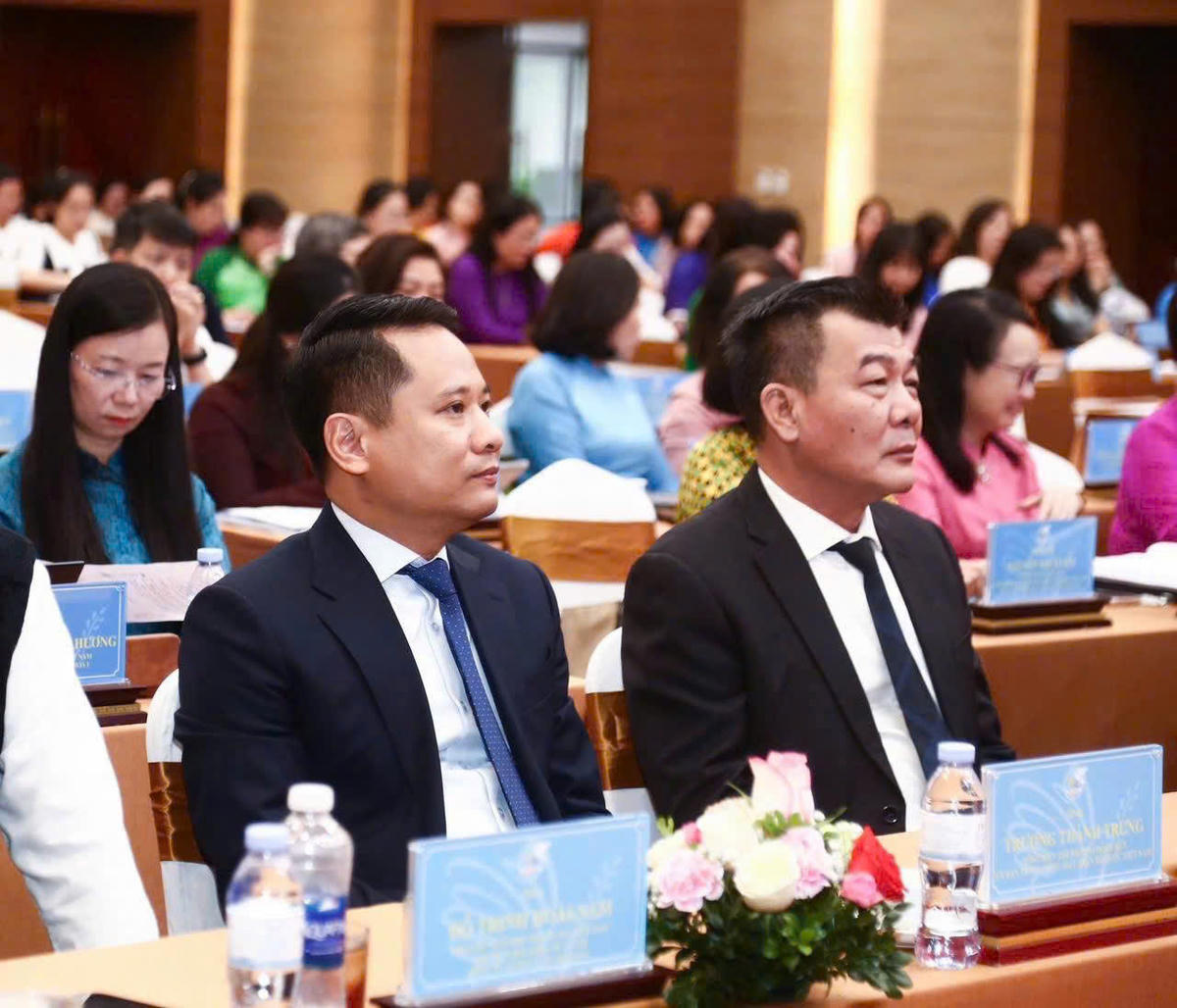 Trao quyết định công nhận 15 hội viên danh dự Trung ương Hội Liên hiệp Phụ nữ Việt Nam