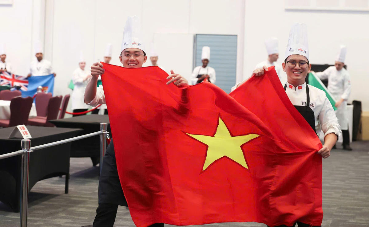 Đội tuyển Đầu bếp Việt Nam xuất sắc giành Huy chương Bạc thế giới. Ảnh: TL