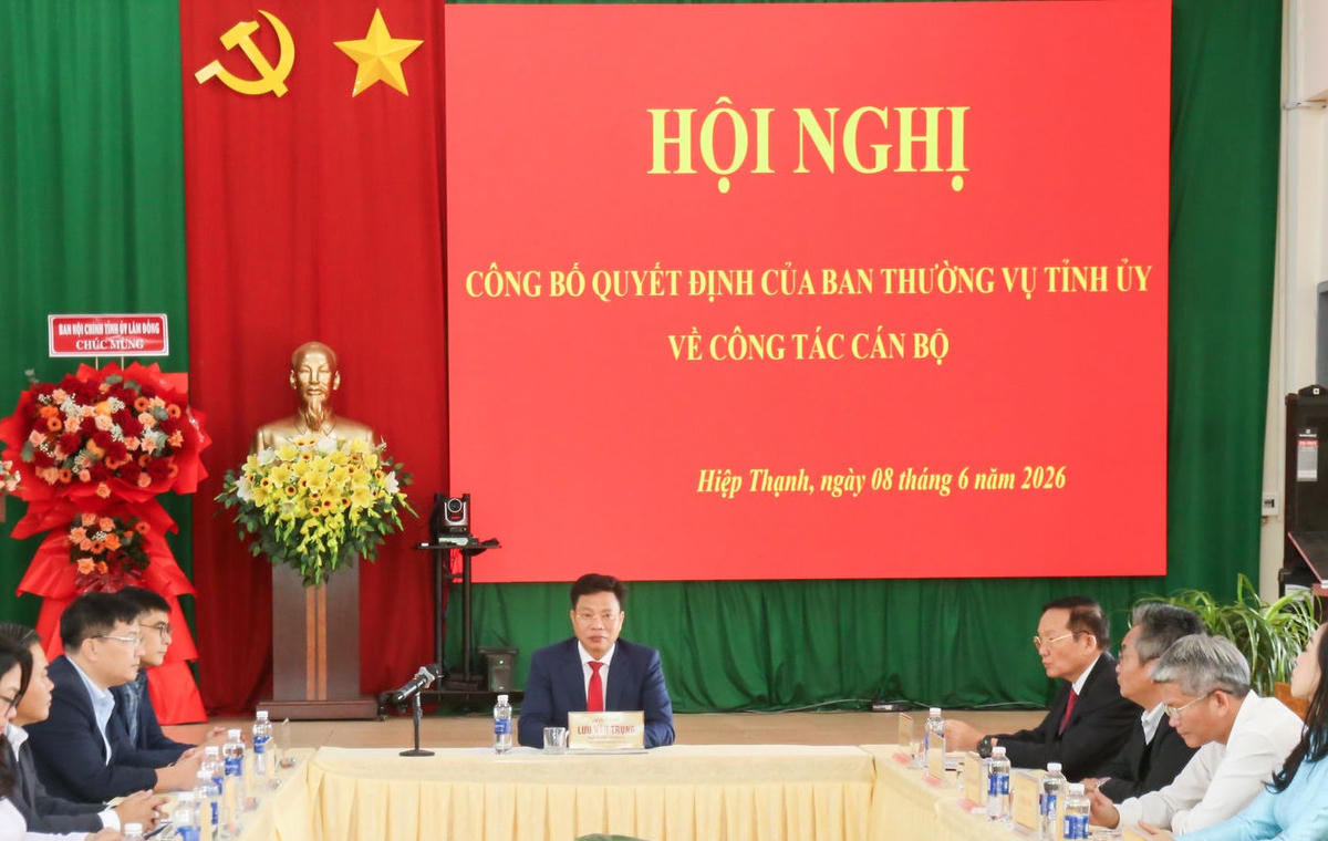 Ông Lưu Văn Trung, Phó Bí thư Tỉnh ủy, Chủ tịch HĐND tỉnh Lâm Đồng, chủ trì hội nghị.