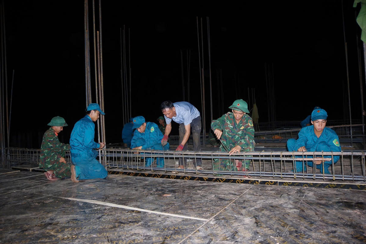 Quảng Trị huy động 300 cán bộ, chiến sĩ hỗ trợ xây dựng trường nội trú