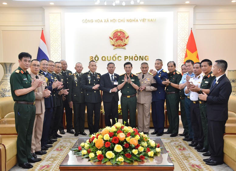 Đại tướng Phan Văn Giang, Trung tướng Adul Boonthumjaroen và các đại biểu - Ảnh: Nguyễn Hoàng