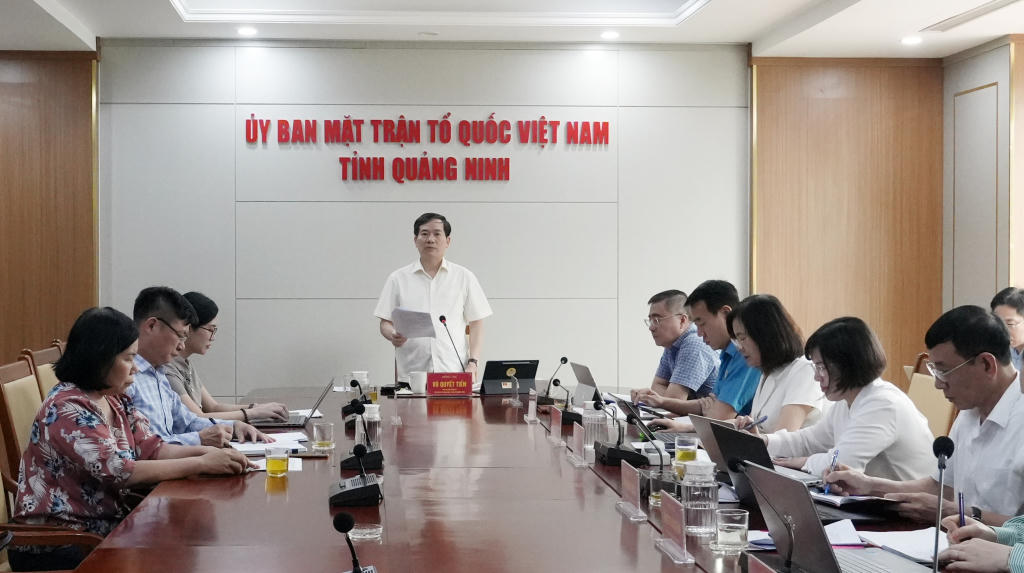 Phó Bí thư Tỉnh ủy, Chủ tịch Ủy ban MTTQ tỉnh Quảng Ninh Vũ Quyết Tiến chủ trì hội nghị.