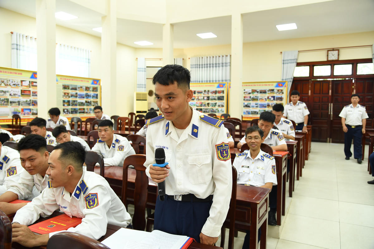 Hơn 300 chủ tàu cá cam kết không khai thác hải sản bất hợp pháp