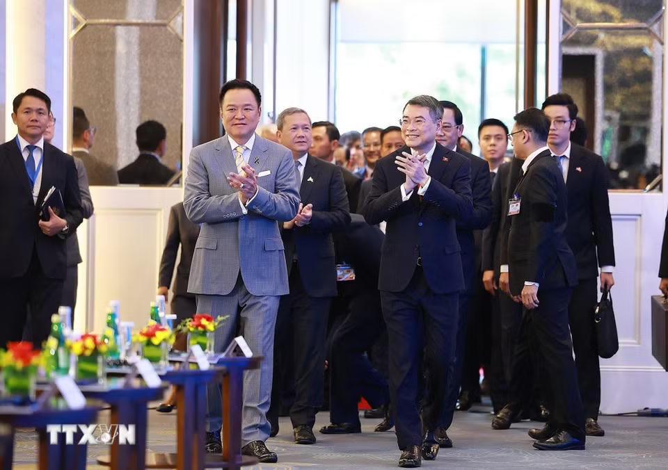 Thủ tướng Lê Minh Hưng cùng Thủ tướng Lào Sonexay Siphandone, Thủ tướng Campuchia Hun Manet, Thủ tướng Thái Lan Anutin Charnvirakul và Thủ tướng Timor-Leste Kay Rala Xanana Gusmão tham dự Phiên khai mạc Diễn đàn Tương lai ASEAN lần thứ ba. (Ảnh: Dương Giang/TTXVN)