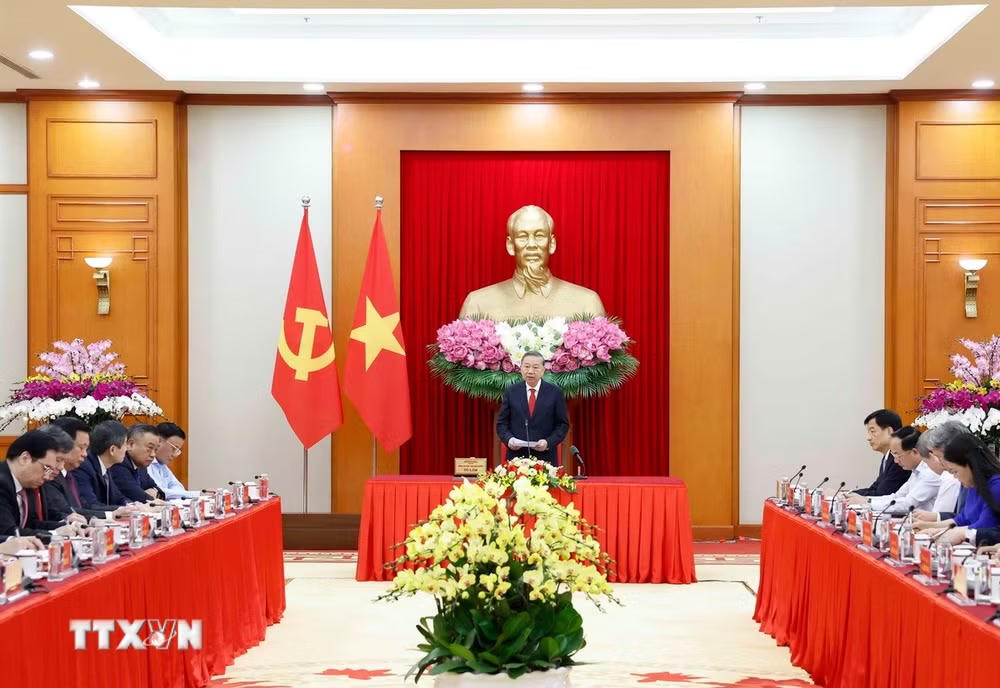 ttxvn-tong-bi-thu-chu-tich-nuoc-lam-viec-voi-hoi-dong-ly-luan-trung-uong-6-3661.jpg
