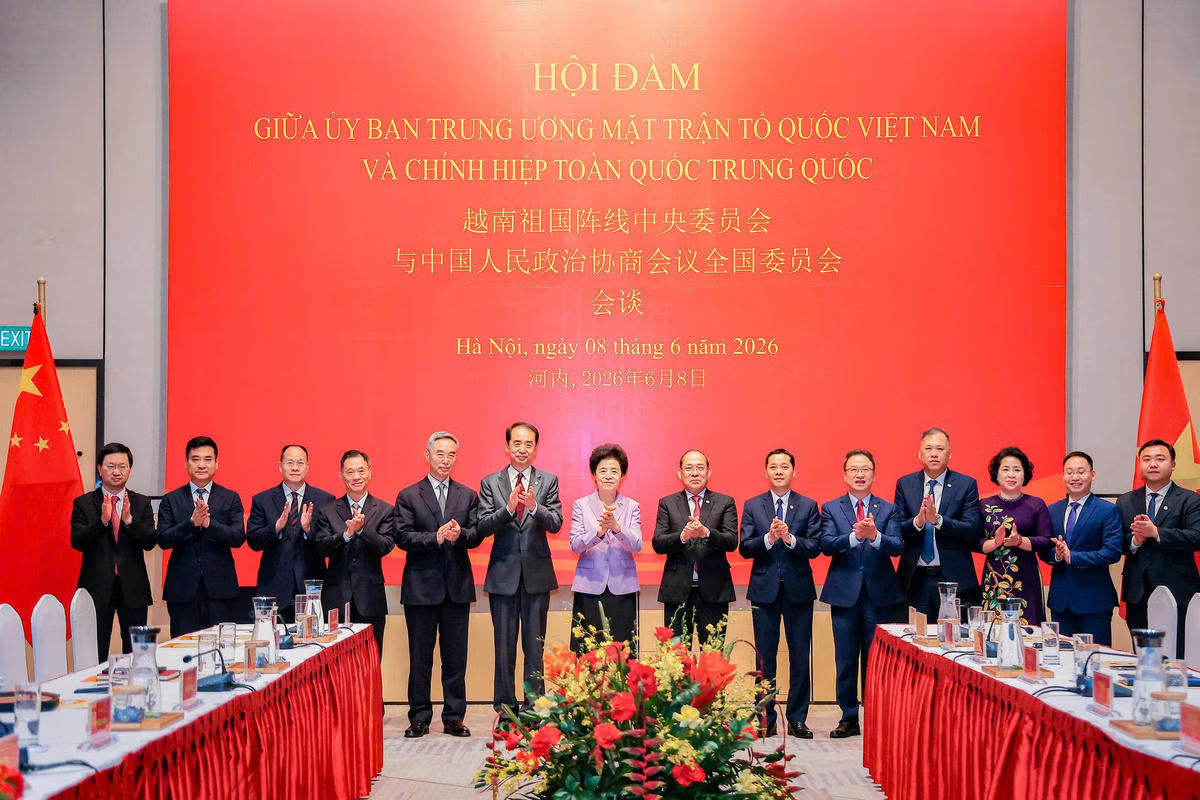Phó Chủ tịch UBTƯ MTTQ Việt Nam Hoàng Công Thủy hội đàm cùng Phó Chủ tịch Chính hiệp toàn quốc Trung Quốc Hàm Huy. Ảnh: Tiến Đạt