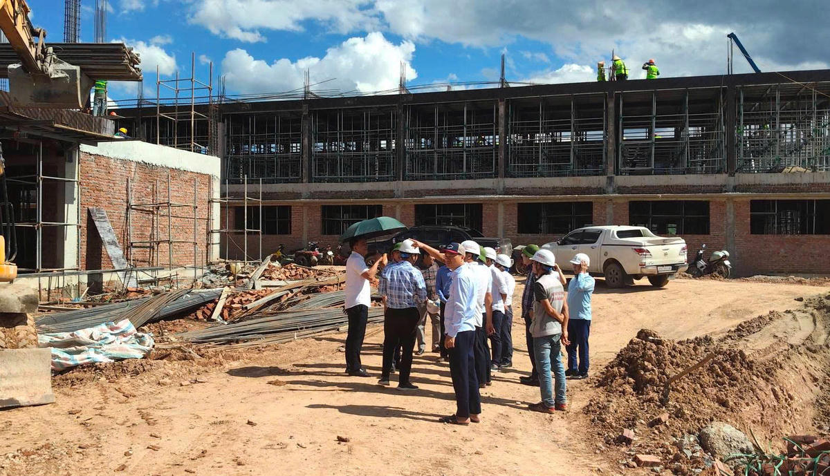Dốc sức hoàn thành 10 trường nội trú vùng biên