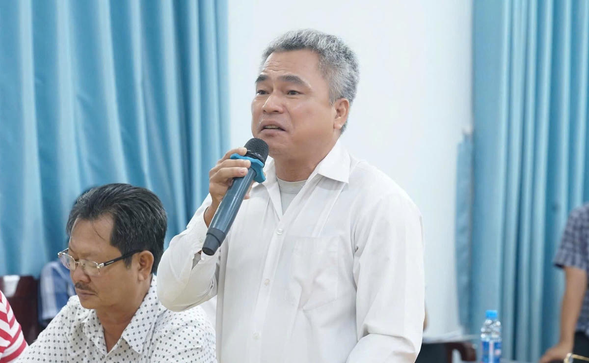 Cử tri phát biểu tại buổi tiếp xúc. Ảnh: TM.