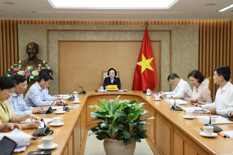 Phó Thủ tướng Phạm Thị Thanh Trà yêu cầu các bộ, ngành và tỉnh Quảng Ninh khẩn trương hoàn thiện Đề án thành lập thành phố Quảng Ninh với chất lượng cao nhất. Ảnh: VGP/Thu Giang