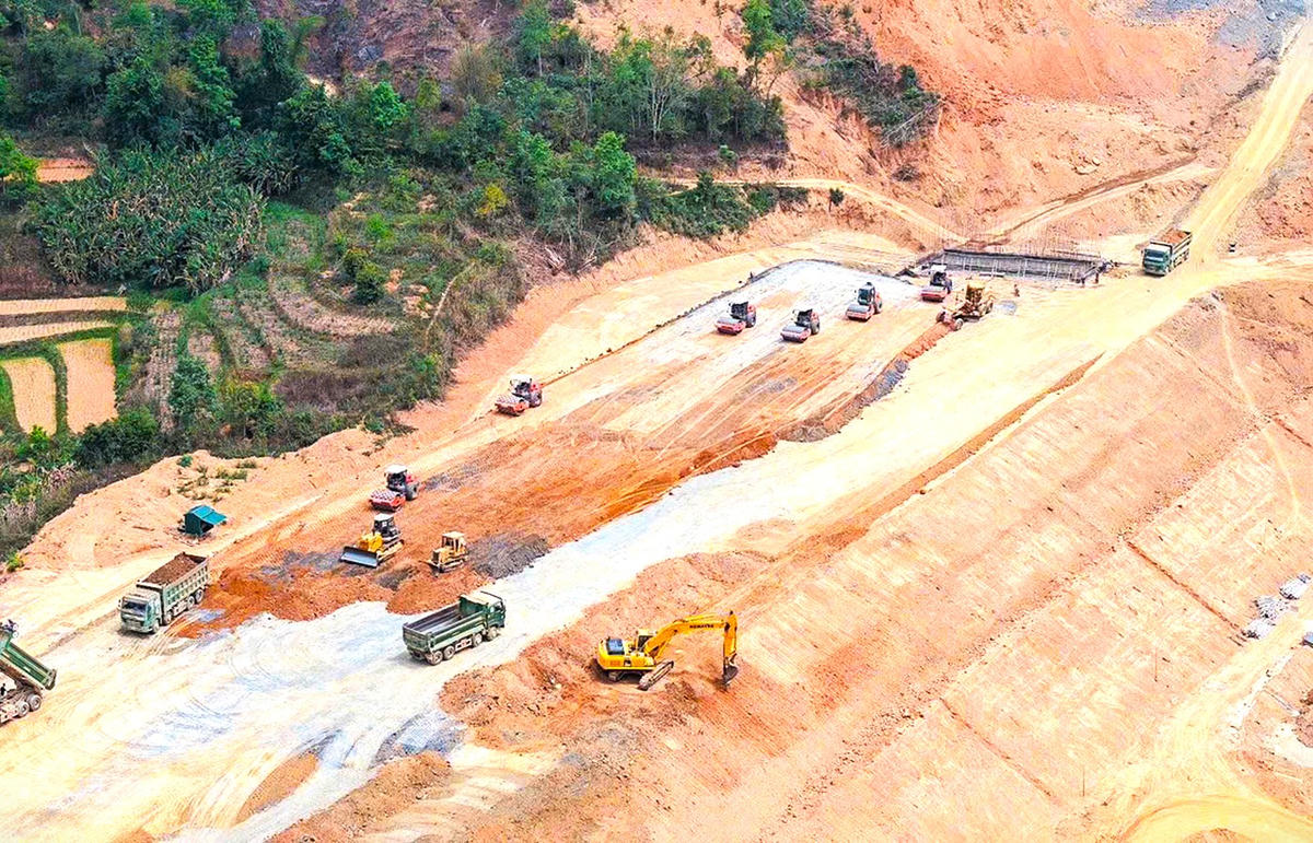 Dự án tuyến cao tốc cửa khẩu Hữu Nghị - Chi Lăng gần 10 năm vẫn chưa hoàn thành.