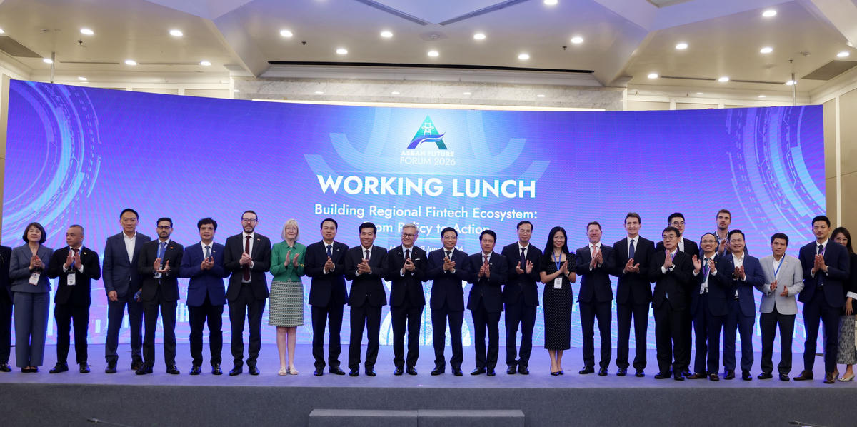 Phó Thủ tướng Nguyễn Văn Thắng và các đại biểu dự Tọa đàm - Ảnh Đức Tuân