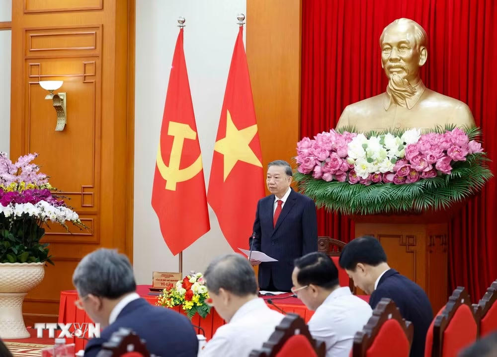ttxvn-tong-bi-thu-chu-tich-nuoc-lam-viec-voi-hoi-dong-ly-luan-trung-uong-7-5968.jpg