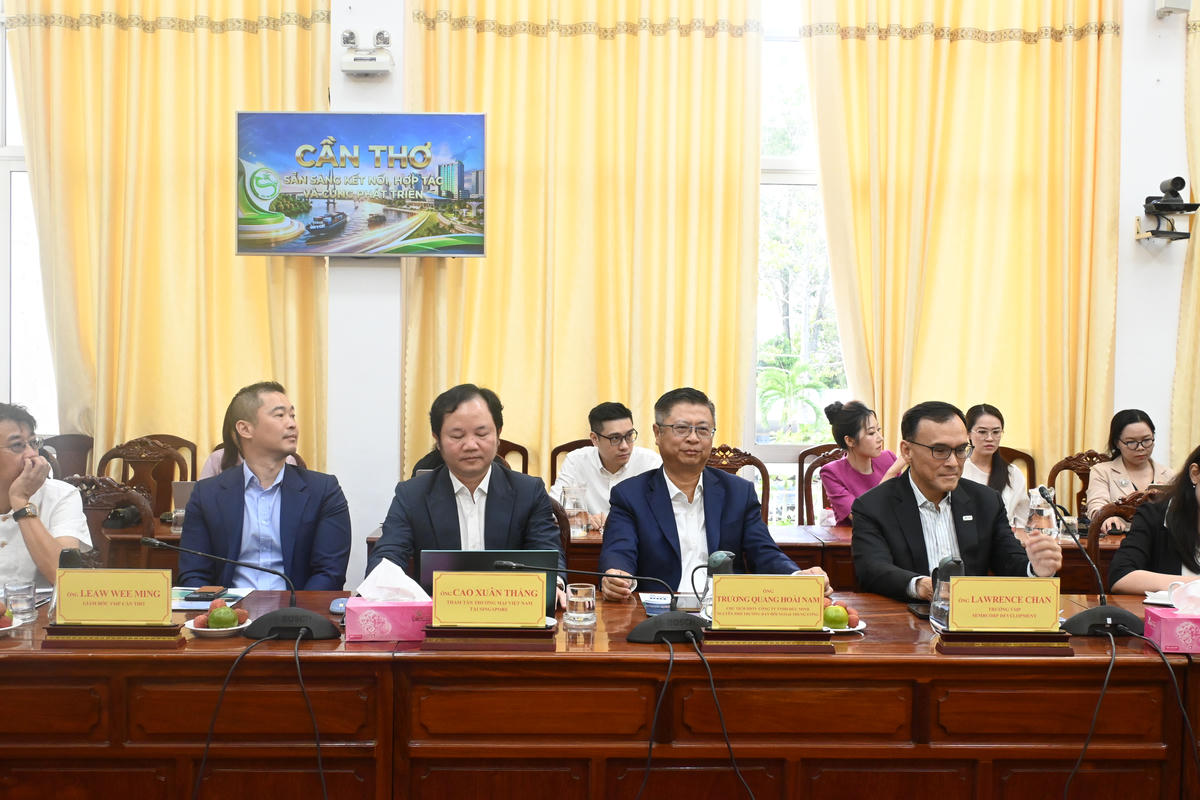 Đoàn các doanh nghiệp Singapore đến làm việc, tìm hiểu cơ hội hợp tác và đầu tư tại TP Cần Thơ. Ảnh Hồng Thắm