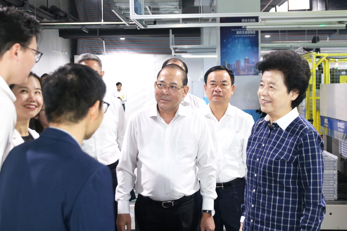 Đoàn đại biểu cấp cao Chính hiệp toàn quốc Trung Quốc&nbsp;thăm và làm việc tại Công ty Trách nhiệm hữu hạn BYD Việt Nam. Cùng dự buổi thăm và làm việc có Phó Chủ tịch Ủy ban Trung ương MTTQ Việt Nam Hoàng Công Thủy.&nbsp;