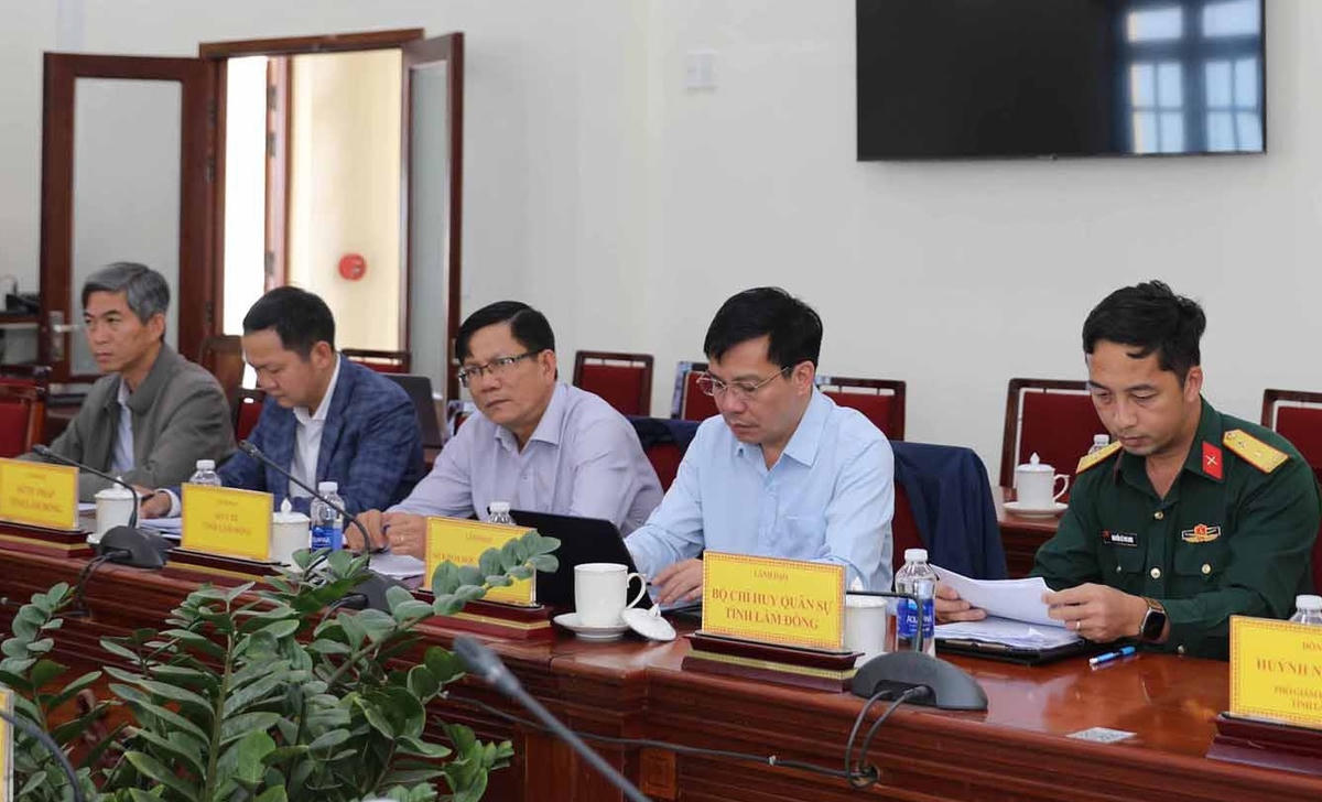 Lãnh đạo các sở, ban, ngành, các hội, đoàn thể là thành viên Ban Chỉ đạo tham dự hội nghị.
