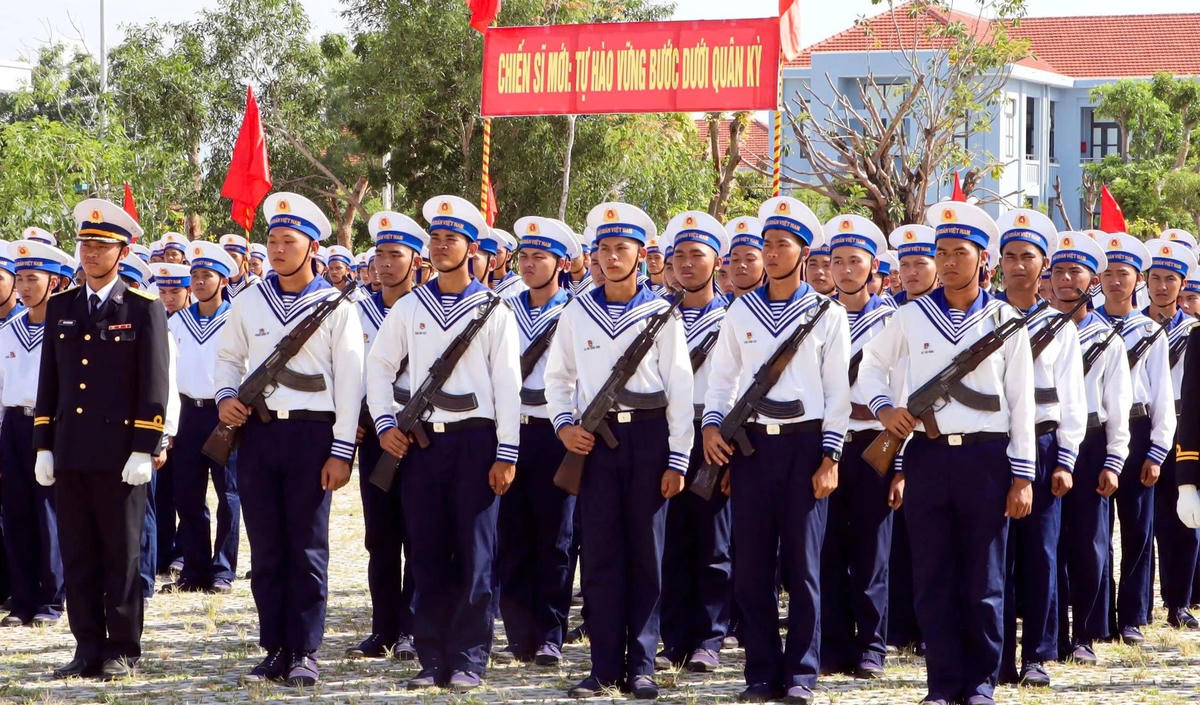Chiến sĩ mới tham dự lễ tuyên thệ.