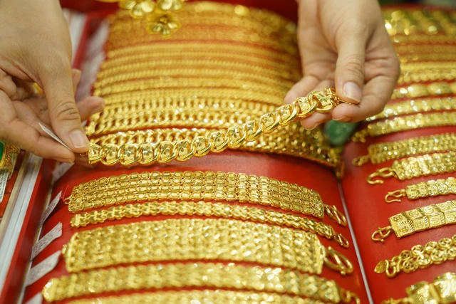 Giá vàng ngày 10/6 tiếp đà giảm. 	Ảnh: N.T