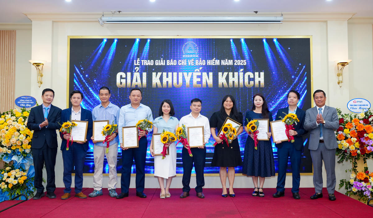 Các&nbsp;tác giả, nhóm tác giả có tác phẩm báo chí đoạt giải Khuyến khích.
