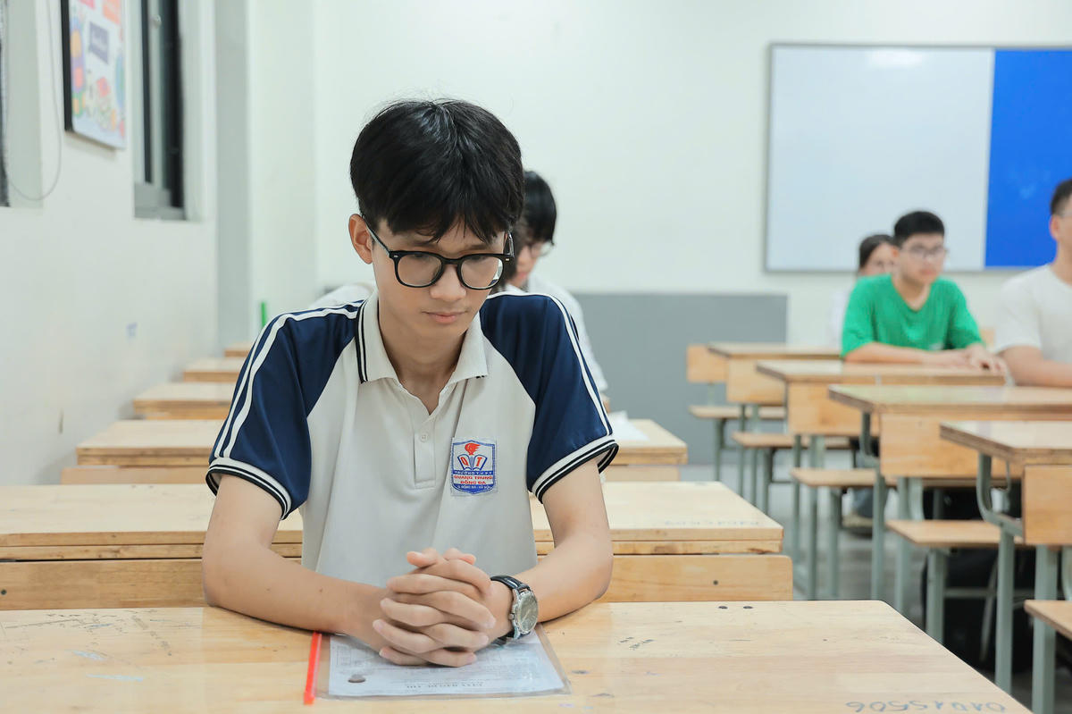 Với khoảng 1,22 triệu thí sinh đăng ký dự thi, đây là kỳ thi tốt nghiệp THPT có quy mô lớn nhất từ trước tới nay, tăng hơn 61.600 thí sinh so với năm 2025.