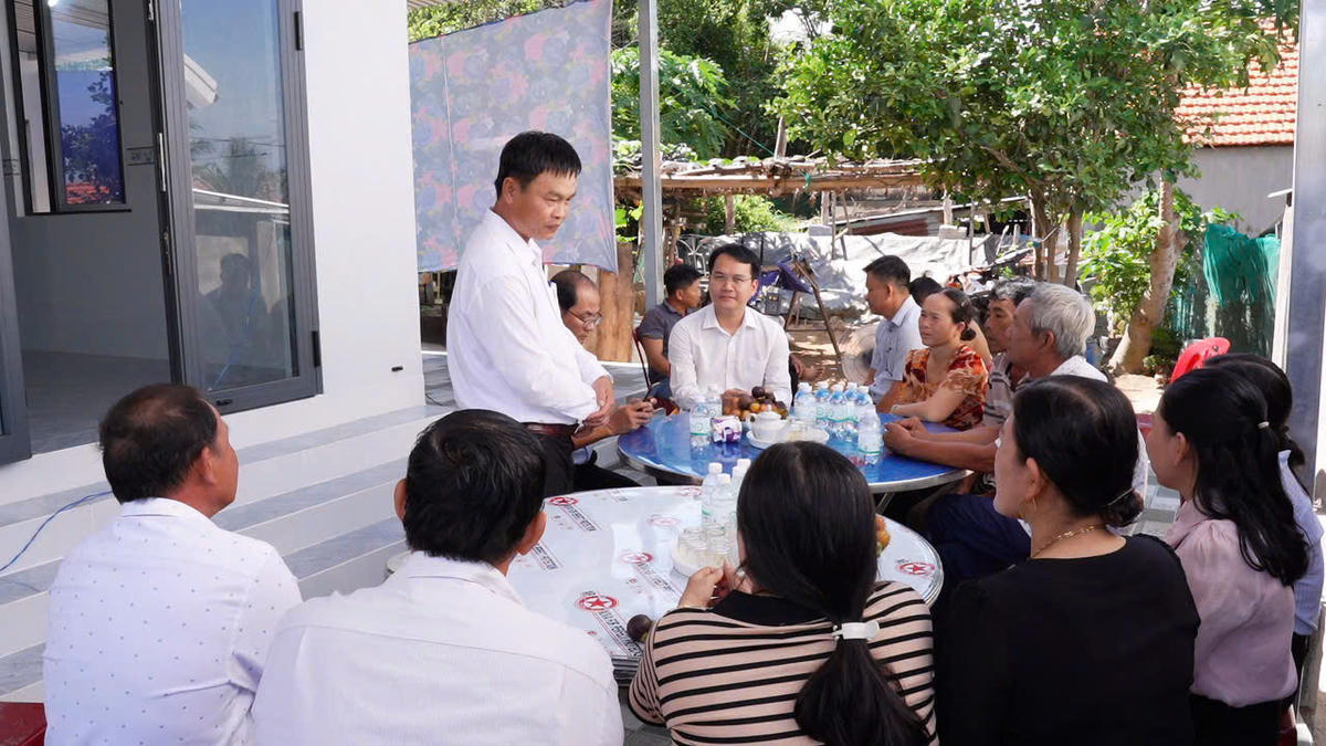 Niềm vui cùng gia đình ông Trần Văn Trầm khi có nhà mới.