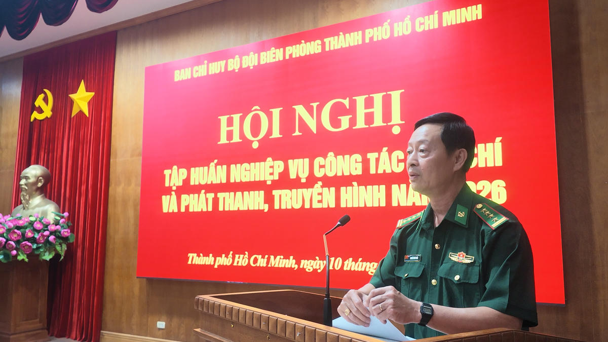 Đại tá Nguyễn Văn Tiến phát biểu khai mạc hội nghị. Ảnh: Quang Tiến.