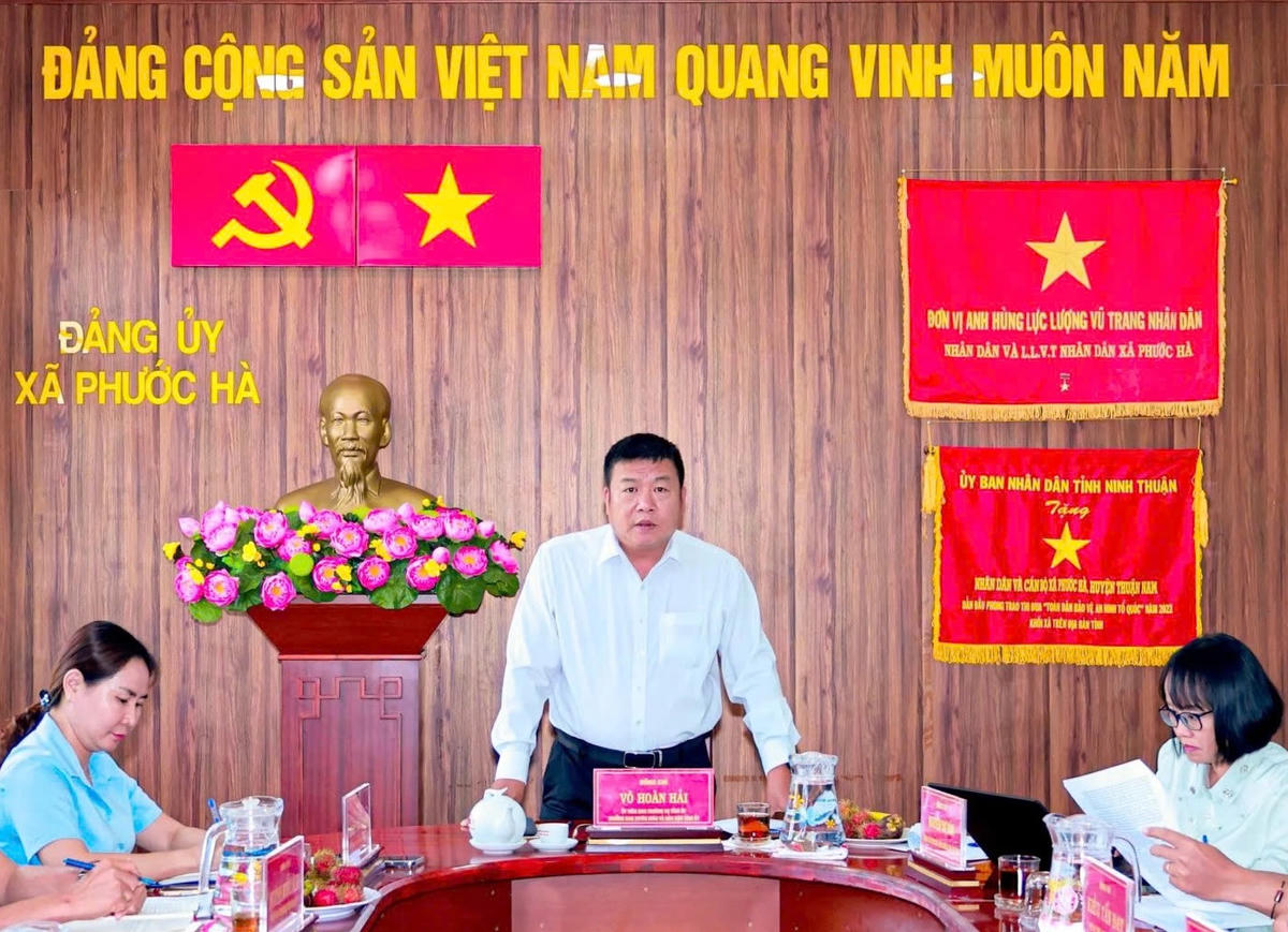 Quang cảnh buổi làm việc.