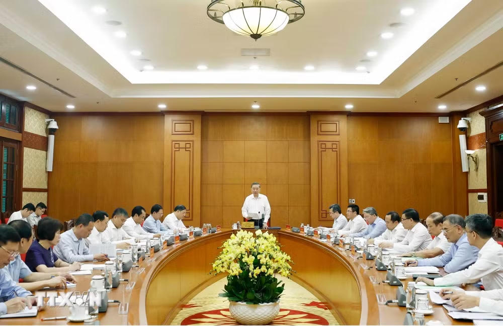 ttxvn-tong-bi-thu-chu-tich-nuoc-to-lam-chu-tri-buoi-lam-viec-voi-dang-uy-chinh-phu-va-cac-co-quan-ve-tong-ket-nghi-quyet-so-24-nqtw-3.jpg