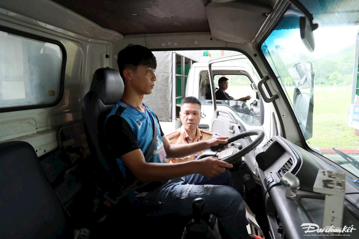 Quãng đường sát hạch thực hành lái xe ô tô trên đường được đề xuất nâng từ 2km lên tối thiểu 5km để đánh giá sát hơn năng lực điều khiển phương tiện của thí sinh.