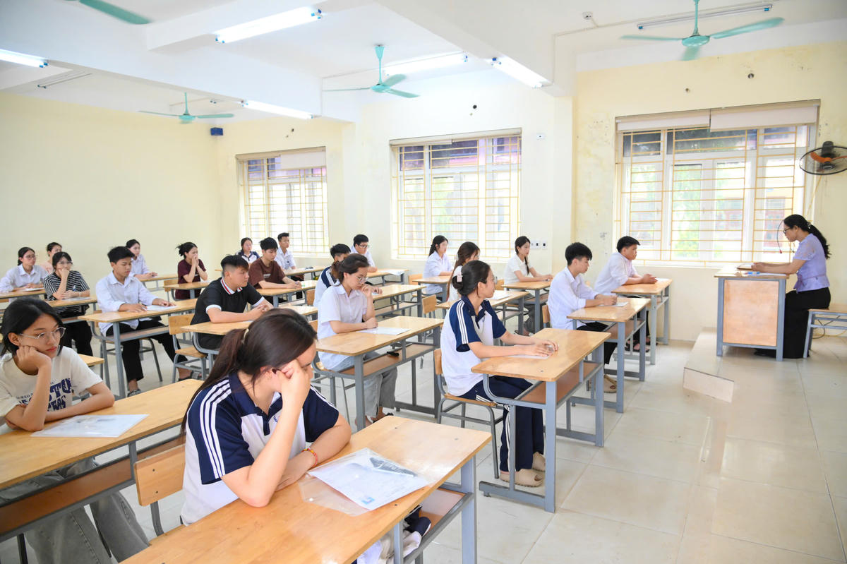 Thí sinh nghe phổ biến quy chế thi tốt nghiệp THPT