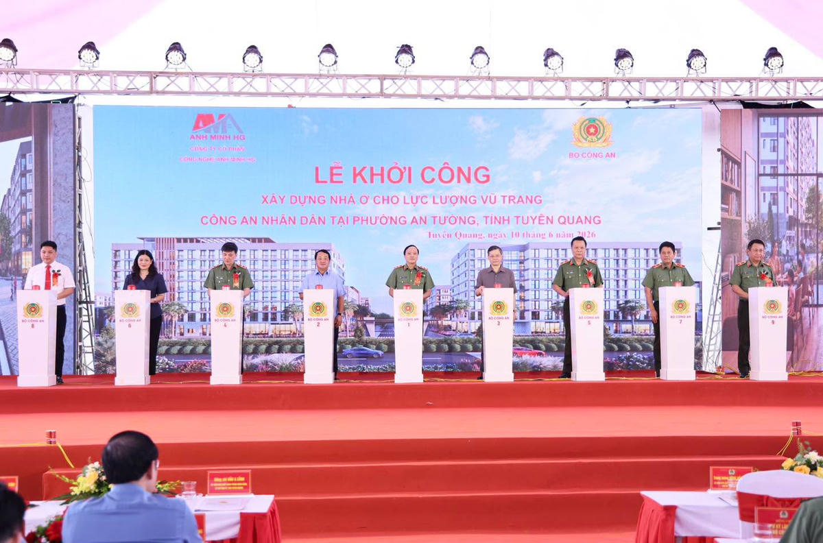 Lãnh đạo Bộ Công an và tỉnh Tuyên Quang thực hiện nghi thức khởi công dự án. Ảnh: Công an tỉnh Tuyên Quang.