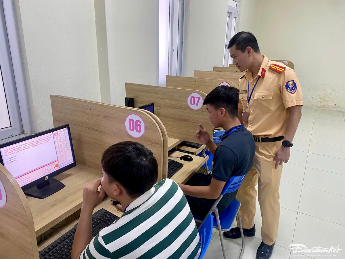 Dự thảo Thông tư mới của Bộ Công an đề xuất tăng số lượng câu hỏi và thời gian làm bài sát hạch lý thuyết đối với hầu hết các hạng giấy phép lái xe.
