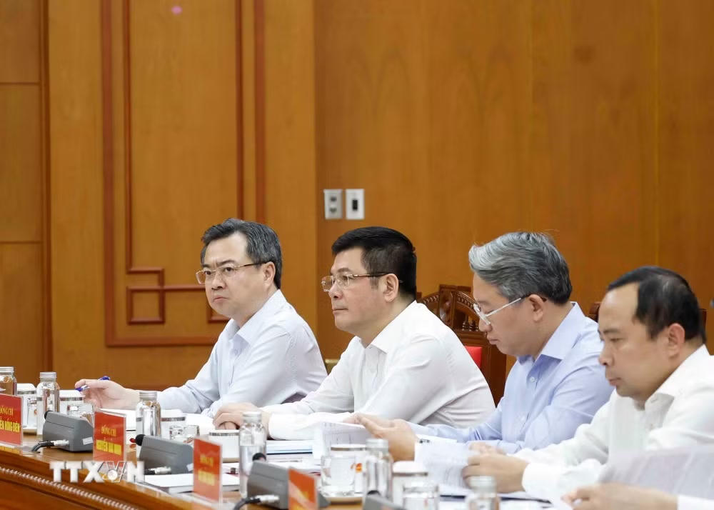 ttxvn-tong-bi-thu-chu-tich-nuoc-to-lam-chu-tri-buoi-lam-viec-voi-dang-uy-chinh-phu-va-cac-co-quan-ve-tong-ket-nghi-quyet-so-24-nqtw-6.jpg