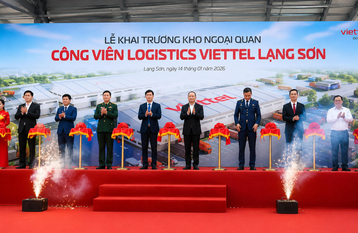 Các&nbsp; đại biểu dự lễ khai trương kho ngoại quan Công viên logistics Viettel Lạng Sơn ngày 04/01/2026.