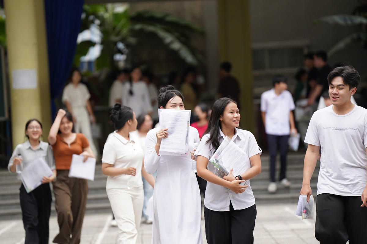 Nhiều thí sinh dự thi trên địa bàn TP Đà Nẵng đã hoàn thành bài thi môn Ngữ văn. Ảnh: NT.