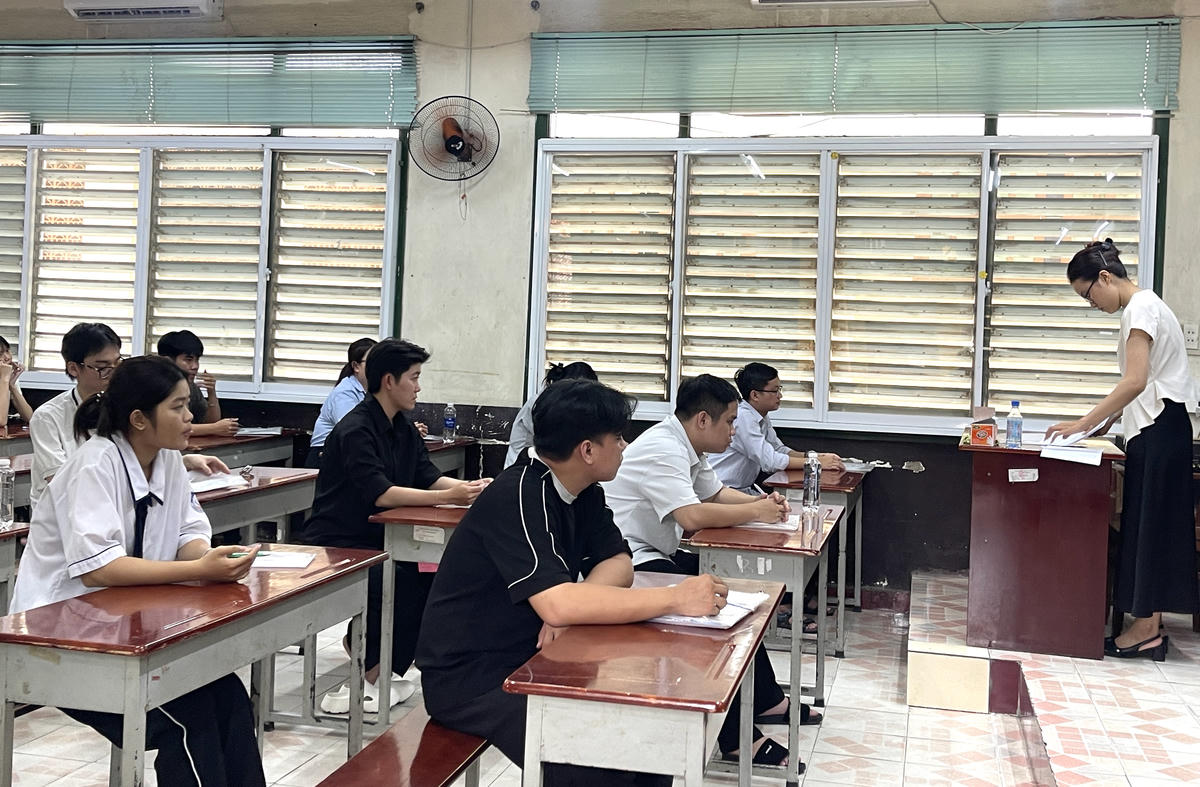 Buổi sáng ngày 11/6, các thí sinh sẽ thực hiện bài thi môn Ngữ văn với thời gian 120 phút. Ảnh: Đ.Xá.