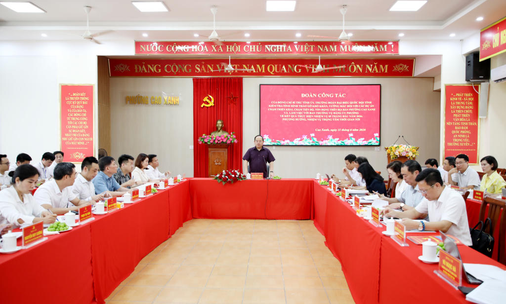 Bí thư Tỉnh ủy Quảng Ninh chủ trì buổi làm việc với Ban Thường vụ Đảng ủy phường Cao Xanh. Ảnh: QMG