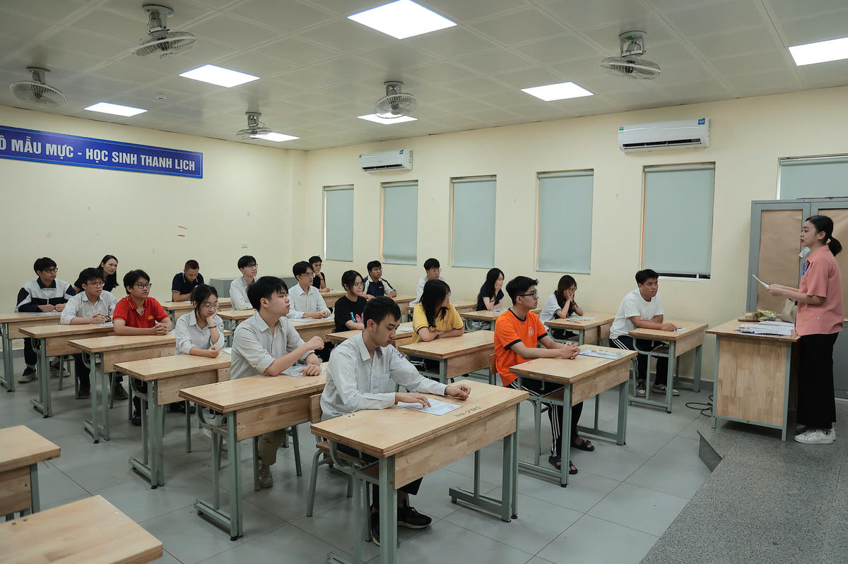 Mở màn kỳ thi tốt nghiệp THPT, thí sinh kỳ vọng đạt điểm cao môn Ngữ văn
