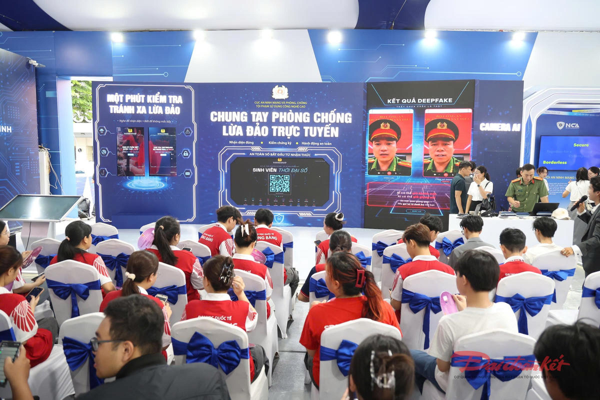 Khai mạc triển lãm '80 năm An ninh nhân dân - Lá chắn thầm lặng'