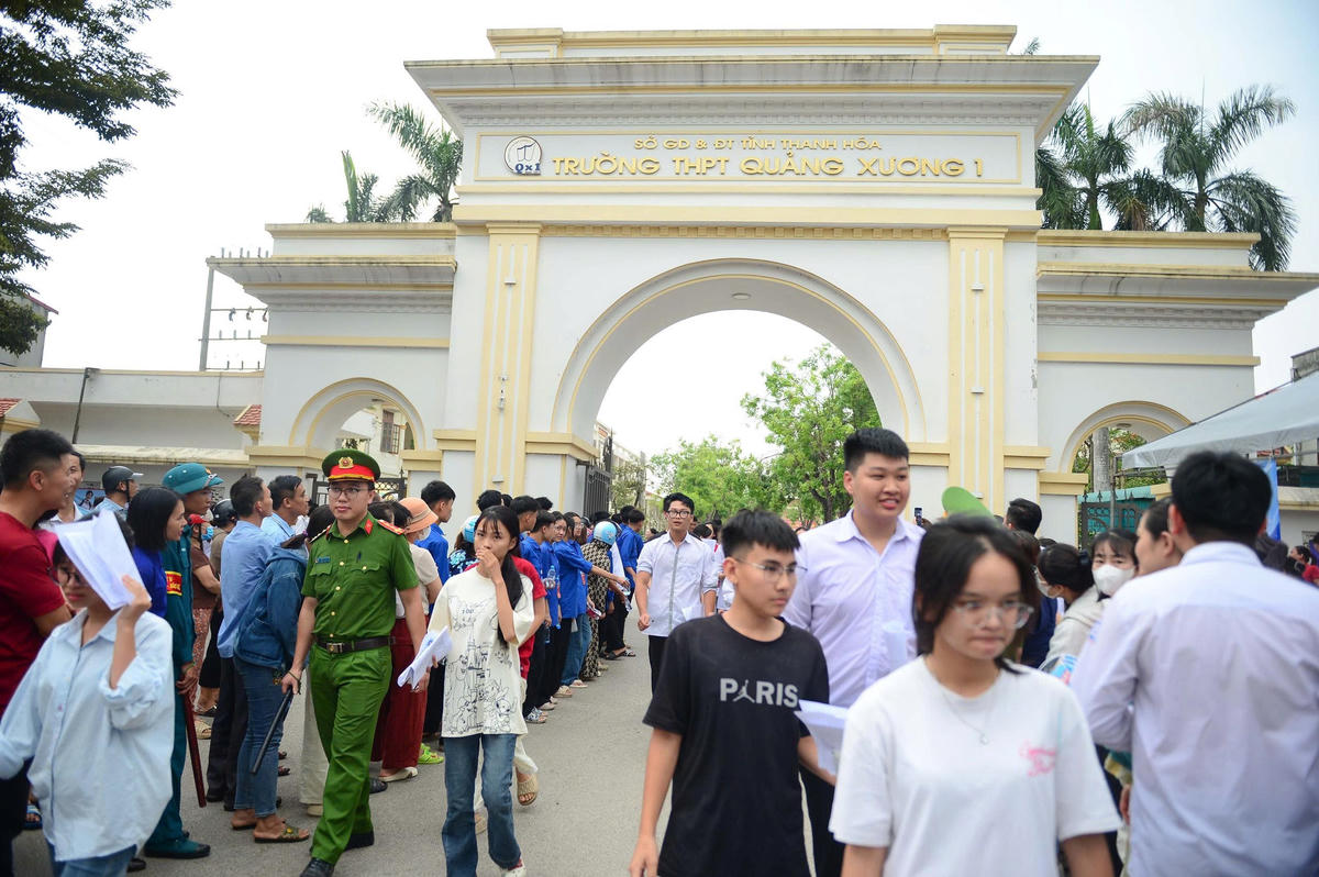 Hơn 7.000 người được huy động để tham gia phục vụ kỳ thi tốt nghiệp THPT tại Thanh Hóa. Ảnh: Đình Minh
