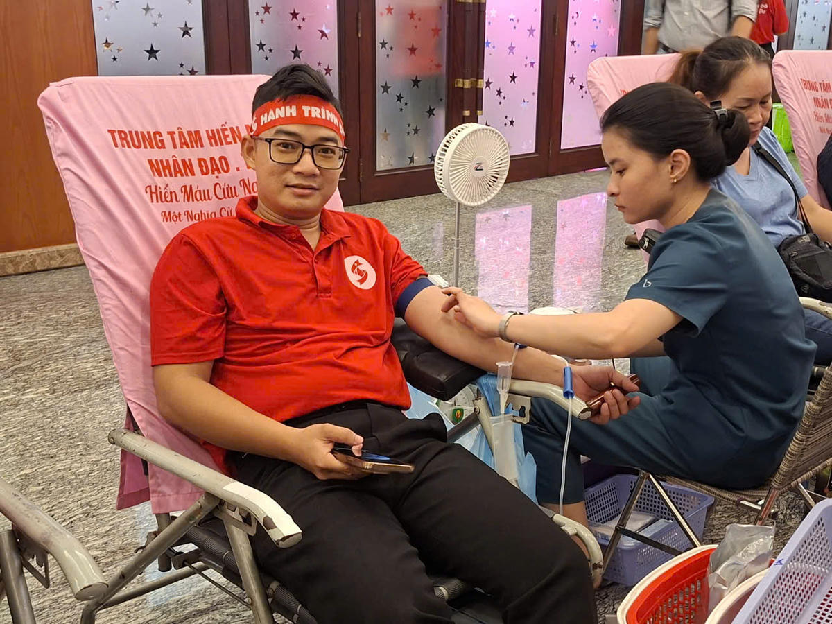 Một tình nguyện viên đã nhiều lần tham gia hiến máu và mong muốn lan tỏa nghĩa cử nhân ái vì cộng đồng. Ảnh: S.X
