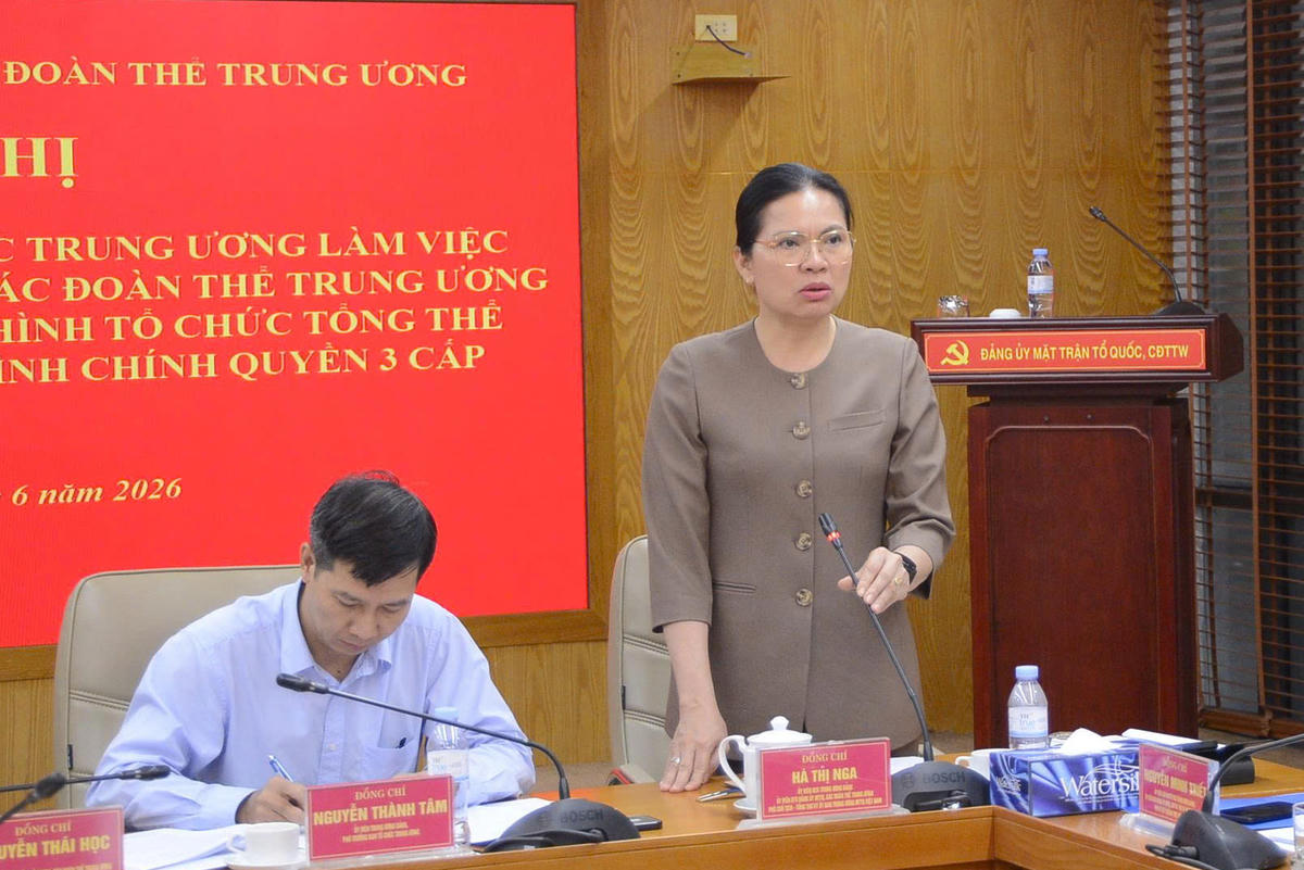 Phó Chủ tịch – Tổng Thư ký UBTƯ MTTQ Việt Nam Hà Thị Nga phát biểu tại Hội nghị.