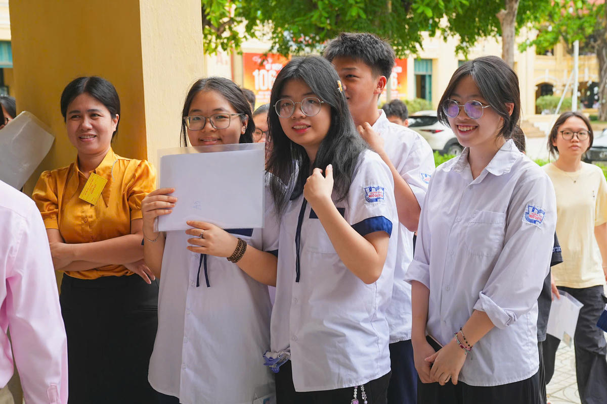 Các thí sinh tại điểm thi Trường THPT Ngô Quyền (phường Lê Chân). Ảnh: PT.&nbsp;