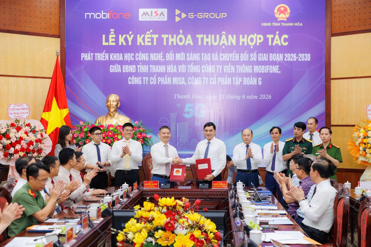 Lãnh đạo tỉnh Thanh Hóa và lãnh đạo Tập đoàn Công nghệ G-Group ký kết thỏa thuận hợp tác.