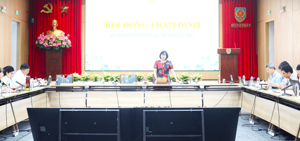 Quang cảnh cuộc họp Hội đồng thẩm định.