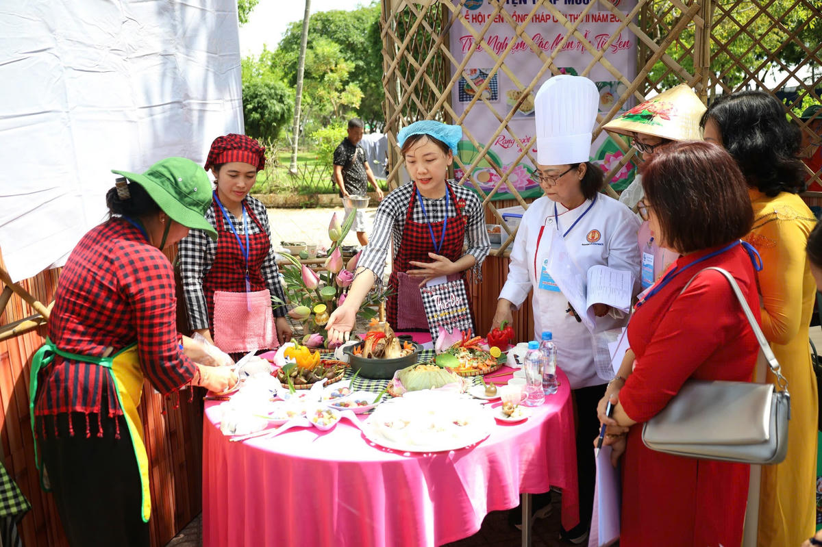 Các món ăn được chế biến từ sen. (Ảnh: Trung Ngãi).