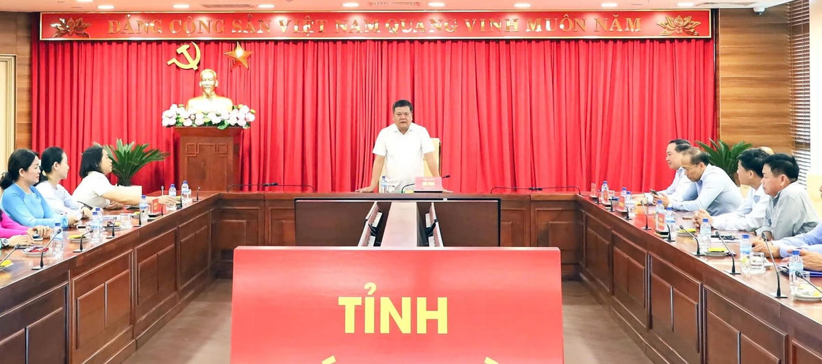 Ông Trần Phong, Bí thư Tỉnh ủy Khánh Hòa phát biểu tại buổi gặp mặt.