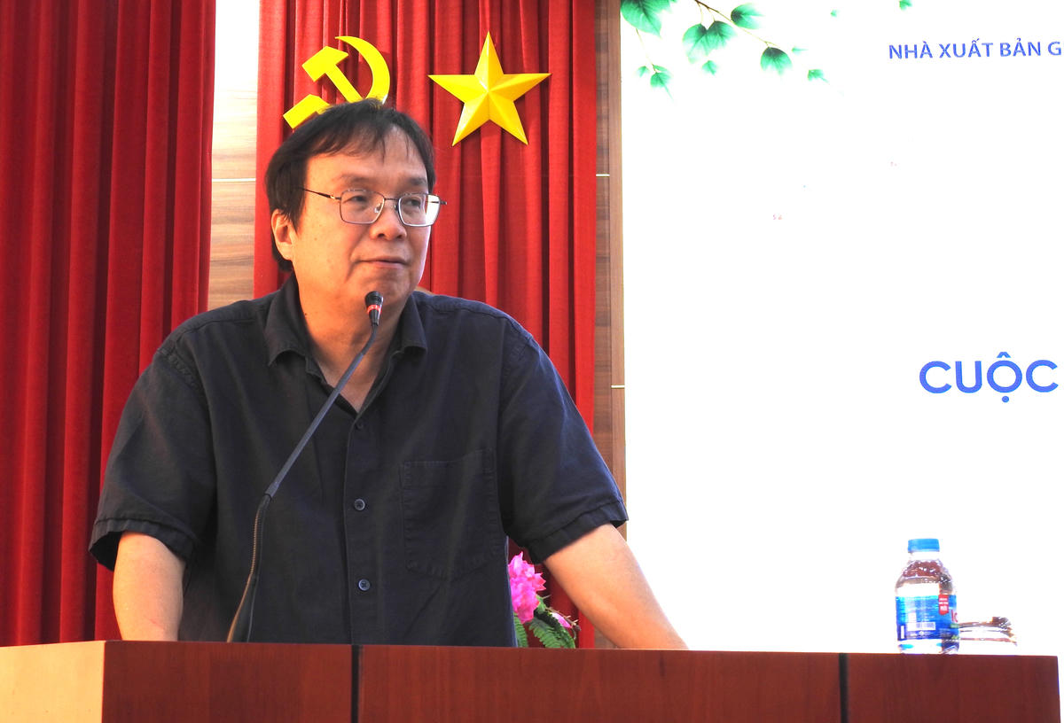 Ông Nguyễn Tiến Thanh, Tổng Giám đốc NXB Giáo dục Việt Nam phát biểu tại buổi lễ. Ảnh: Đ.Xá.